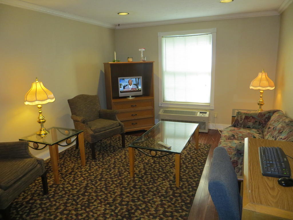 Americourt Hotel And Suites - Elizabethton Bagian luar foto